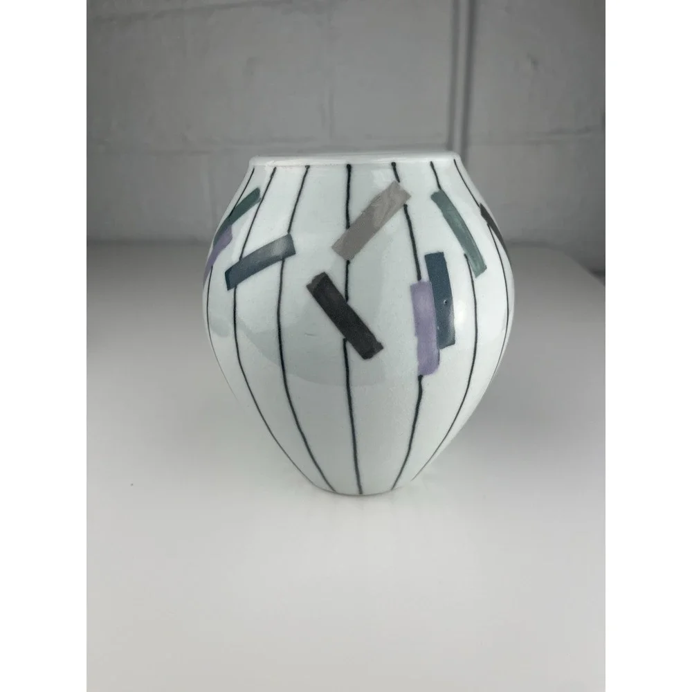 Karen Patinkin Studio Pottery Vase Memphis Style Graphic White Black Lines 6